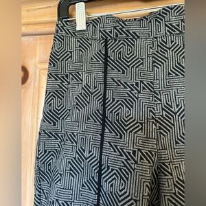 Joseph Ribkoff pull on pant, fits at waist, skinny leg, 29.5 inseam, size 6
